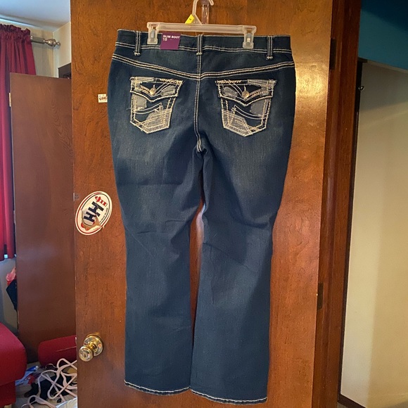 Lane Bryant - Slim Boot Distressed Dark Wash  Sz18 - Picture 4 of 6